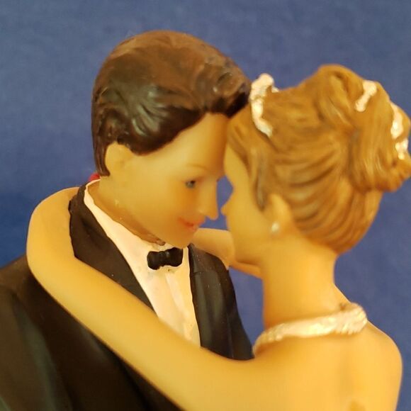 Beautiful Ceramic Bride and Groom Couple Figurine - Picture 10 of 16